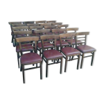 Lot de 19 chaises bistrot en bois et skaï rouge vintage. Lot de 19 chaises bistrot en bois et skaï rouge vintage.