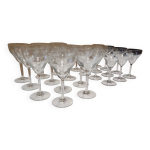 Lot de 23 coupes  champagne ou verre  vin en cristal cisel.