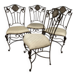 Lot de 4 chaises en fer forgé volutes et médaillon Lot de 4 chaises en fer forgé volutes et médaillon