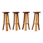 Lot de 4 tabourets de bar vintage brutalistes à trépied en chêne Lot de 4 tabourets de bar vintage brutalistes à trépied en chêne