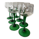 Lot de 7 verres à vin d alsace anciens, pied vert emblématique Lot de 7 verres à vin d alsace anciens, pied vert emblématique