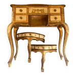 Lot comprenant une coiffeuse en bois de style louis xix et 2 consoles murales
