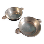 Lot de deux assiettes de service en métal argenté français, par felix frères orfèvrerie Lot de deux assiettes de service en métal argenté français, par felix frères orfèvrerie