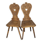 Lot de deux chaises en bois sculpt