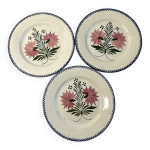 Lot de trois assiettes plates charolles