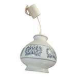 Luminaire suspension vintage en opaline blanche  fleurs bleue anne 60 70