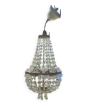 Lustre corbeille à pampilles de cristal et laiton doré , vers 1930. Lustre corbeille à pampilles de cristal et laiton doré , vers 1930.