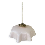 Lustre, suspension en opaline rose et intérieur blanc, complète ancienne Lustre, suspension en opaline rose et intérieur blanc, complète ancienne