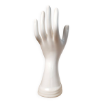 Main baguier soliflore blanche  bracelets