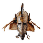 Masque africain du mali de la tribu n'tomo de marka recouvert de laiton cisel�