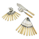 M�nag�re 22 pi�ces victorienne, couverts � poisson en os et m�tal argent�