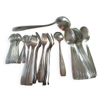 Ménagère en métal argenté. 12 cuillères + 12 fourchettes + 12 cuillères à café + louche. dans coffret. ... Ménagère en métal argenté. 12 cuillères + 12 fourchettes + 12 cuillères à café + louche. dans coffret. ...