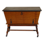 Meuble forme de ptrin sur roulettes