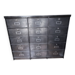 Meuble industriel � 15 clapets