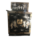 Meuble laque asiatique avec motif en relief nacre Meuble laque asiatique avec motif en relief nacre