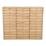 Meuble de m�tier � 36 tiroirs en bois brut