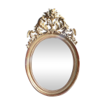 Miroir à fronton en médaillon doré à la feuille d'or 1840 Miroir à fronton en médaillon doré à la feuille d'or 1840