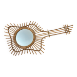Miroir en rotin vintage en forme de guitare Miroir en rotin vintage en forme de guitare