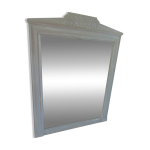 Miroir trumeau ancien en bois et stuc patin� gris perle, blanc poudr� .