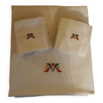 Nappe brodée main et ses 12 serviettes - chiffrée m v - années 80 Nappe brodée main et ses 12 serviettes - chiffrée m v - années 80