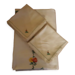 Nappe fleurie brodée main et ses 12 serviettes années 80 Nappe fleurie brodée main et ses 12 serviettes années 80