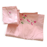 Nappe rose avec couronne de fleurs + 10 serviettes Nappe rose avec couronne de fleurs + 10 serviettes