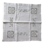 Nappe a thé ancienne brodée 78x78cm Nappe a thé ancienne brodée 78x78cm