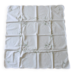Nappe à thé ou rideau brodé Nappe à thé ou rideau brodé