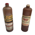 Paire ancienne bouteille grès marron avec étiquettes origine vintage Paire ancienne bouteille grès marron avec étiquettes origine vintage