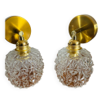 Paire d appliques articulées sur globes en verre ciselé ancien Paire d appliques articulées sur globes en verre ciselé ancien