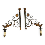 Paire d'appliques murales anciennes en fer forg dor avec ttes d'aigles