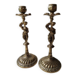 Paire de bougeoirs anthropomorphes / serviteurs du roi tenant la flamme. en bronze dor