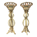 Paire de bougeoirs chandeliers fonte de fer patin design renaissance