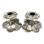 Paire de bougeoirs fleurs