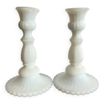 Paire de bougeoirs en opaline