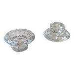 Paire de bougeoirs en verre ciselé, pied octogonal Paire de bougeoirs en verre ciselé, pied octogonal