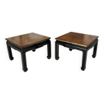 Paire de bouts de canap� en laque noire et or