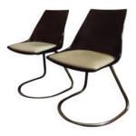 Paire de chaises des annes 70 plexiglass fum et pied chrome