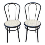 Paire de chaises de bistrot en acier noir et cannage plastique