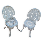 Paire de chaises de jardin anciennes en aluminium ajoure style victorien