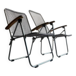 Paire de chaises pliantes vintage en fil d'aluminium argent avec accoudoirs en bois style industriel ...