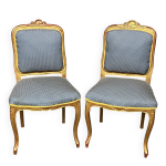 Paire de chaises de style louis xv avec cadres dors.