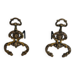 Paire de chenets de style n�oclassique en bronze et fer forg�