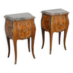 Paire de chevets en bois de rose et marqueteries, style louis xv milieu xxe