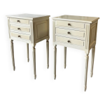 Paire de chevets style louis xvi en bois laqu� blanc