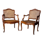 Paire de fauteuils cannés louis xv en bois massif sculpté Paire de fauteuils cannés louis xv en bois massif sculpté