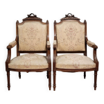 Paire de fauteuils finement sculpts dans le style louis xvi
