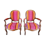 Paire de fauteuils louis philippe medaillon en noyer du xix ème siecle Paire de fauteuils louis philippe medaillon en noyer du xix ème siecle