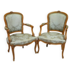 Paire de fauteuils de style louis xv en htre moulur et sculpt