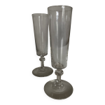 Paire de flutes � champagne en cristal sonnant pied bouton 1960